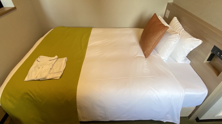 ネストホテル博多駅前 ベッド