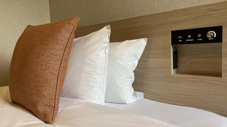 ネストホテル博多駅前 ベッド