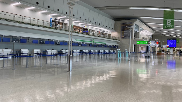 那覇空港 国際線チェックインカウンター