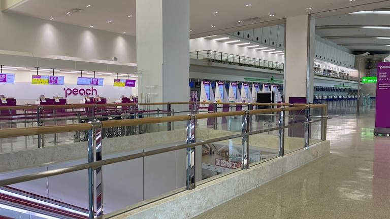 那覇空港 ピーチ航空チェックインカウンター