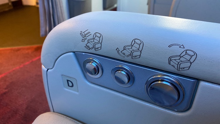 JAL国内線ファーストクラス シート